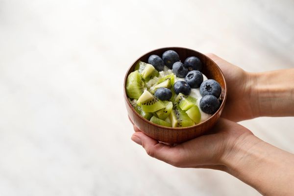 Tìm hiểu về Việt Quất Úc và những điều cần biết Mix Việt quất Úc cùng sữa chua và Kiwi - Sự kết hợp rất tốt cho sức khỏe