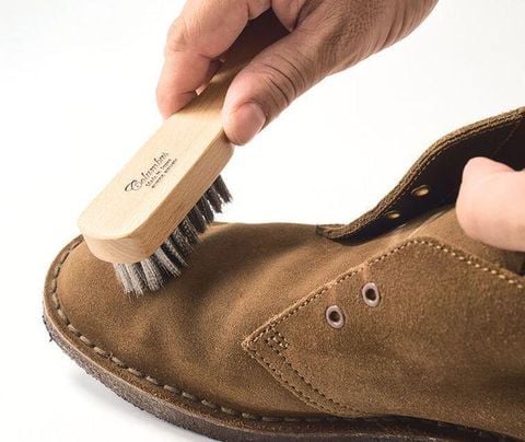 CÁCH VỆ SINH VÀ BẢO QUẢN GIÀY DA LỘN MÙA MƯA ĐỂ KHÔNG BỊ ẨM MỐC, XUỐNG FORM