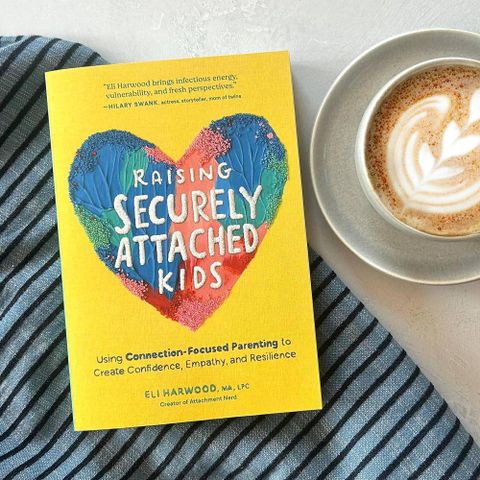 Review sách Raising Securely Attached Kids – Nuôi một đứa trẻ gắn bó an toàn