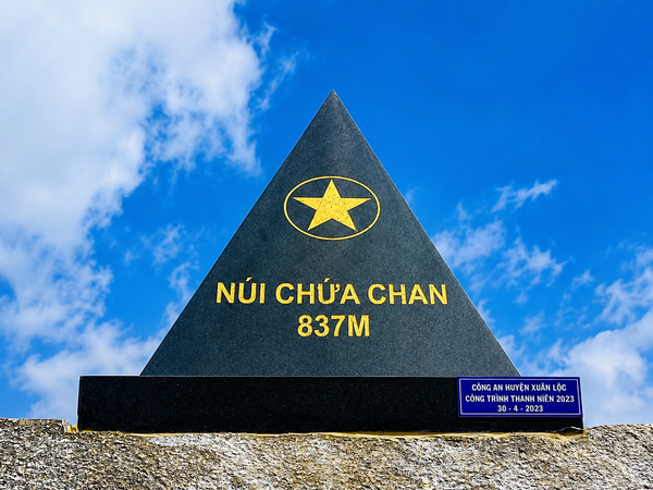 Núi Chứa Chan ở đâu và cao bao nhiêu mét?