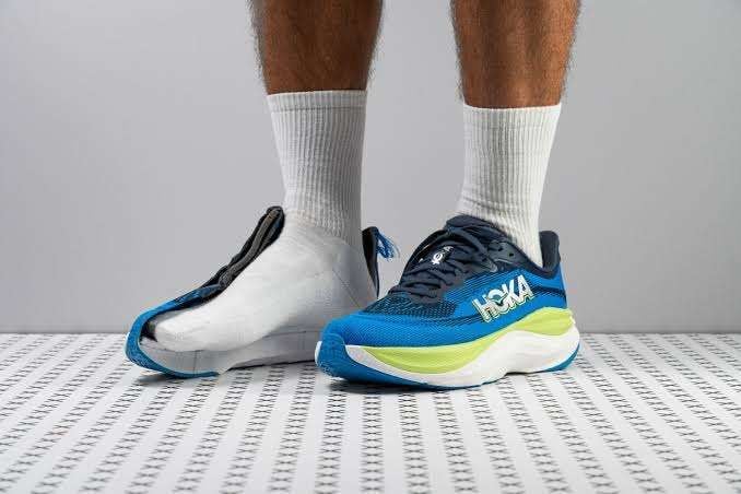 HOKA Skyflow – Đệm đầy đặn cho 10km thoải mái