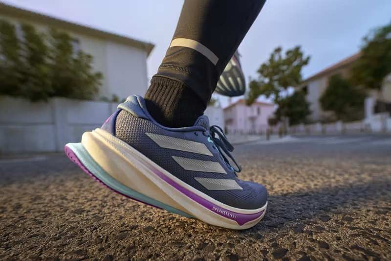 Độ ổn định và chuyển bước Adidas Supernova Rise