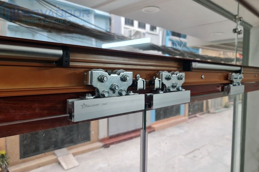 Cửa trượt bán tự động màu vân gỗ