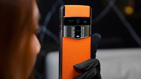 Trên tay Vertu Agent Q: Cảm nhận chi tiết