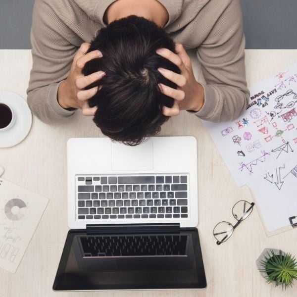 Stress là một trong những nguyên nhân giảm biến thiên nhịp tim (HRV)