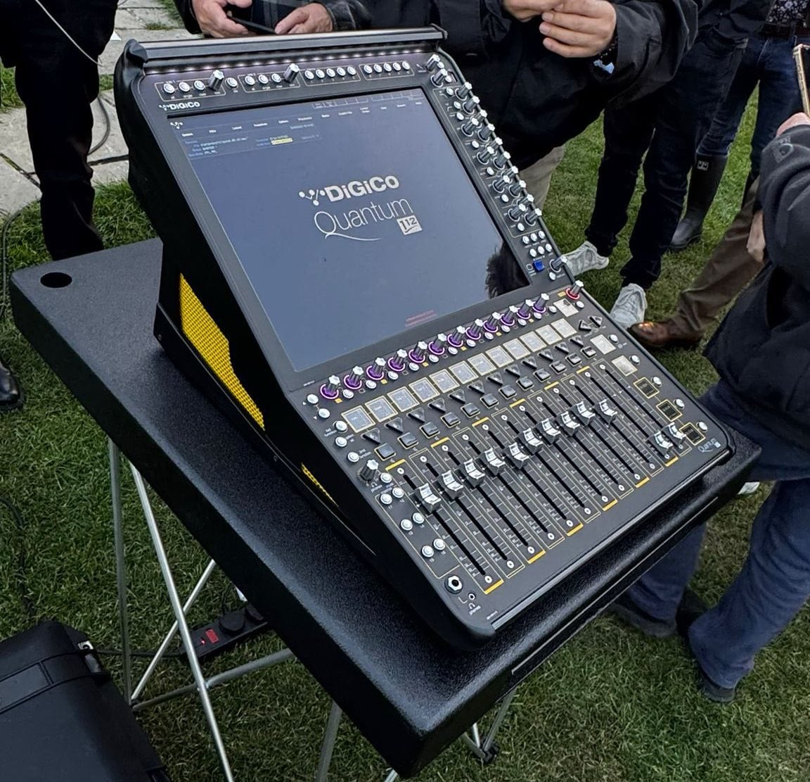 Bàn Mixer DiGiCo Quantum 112 Digital Mixing Console