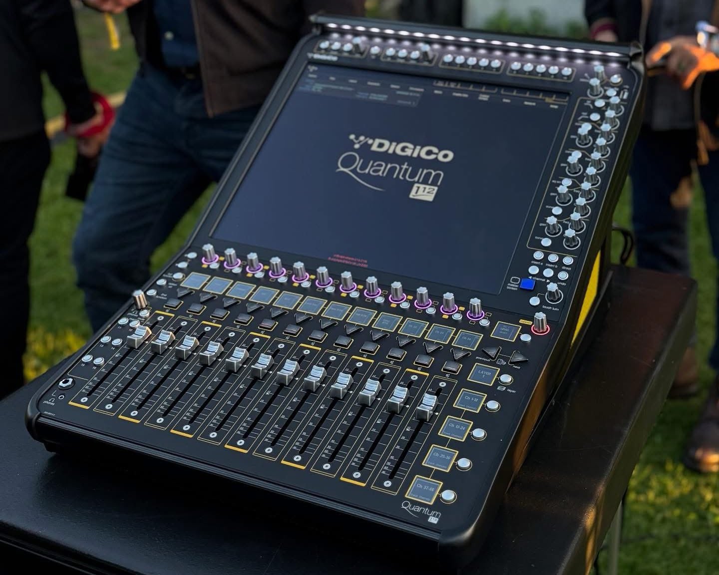 Bàn Mixer DiGiCo Quantum 112 Digital Mixing Console