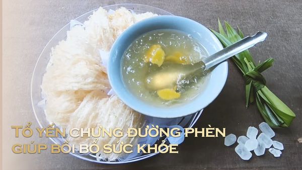 Yến sào chưng đường phèn.