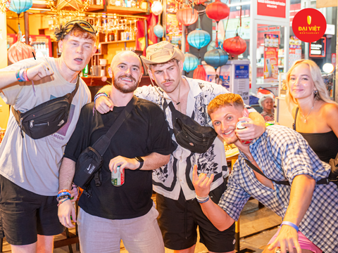 Late-Night Dining in District 1 – The Ultimate Saigon Travel Guide for Experience Seekers