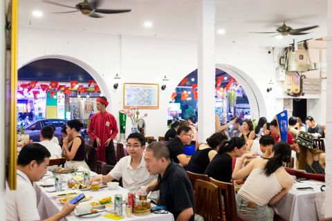 Vì Sao Nhiều Khách Quay Lại Đại Việt Thay Vì Thử Nhà Hàng Mới Ở Quận 1?