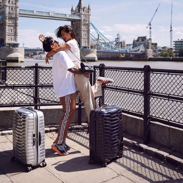 Vali Samsonite Proxis Màu Đen Lớp phủ bảo vệ – Giữ vali luôn mới mẻ theo thời gian