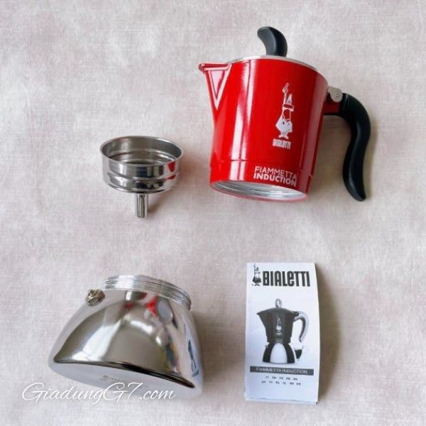 Ấm pha cà phê Bialetti Fiammetta Induction được đo bằng cốc, cà phê có thể được thưởng thức trong cốc espresso hoặc cốc lớn