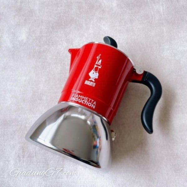 Ấm pha cà phê Bialetti Fiammetta Induction 4 cốc là sự kết hợp tinh tế giữa bình pha cà phê cổ điển với thiết kế sang trọng.