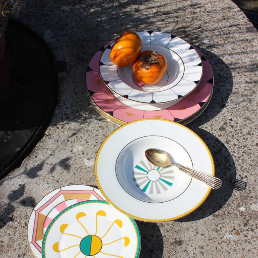 Set 2 bát sứ Ortiga Pasta Reflections Copenhagen 21cm của Nordic Reflections mang hơi thở hiện đại nhờ sự kết hợp giữa các gam màu đặc trưng thập niên 80 và nét tối giản kiểu Bắc Âu.