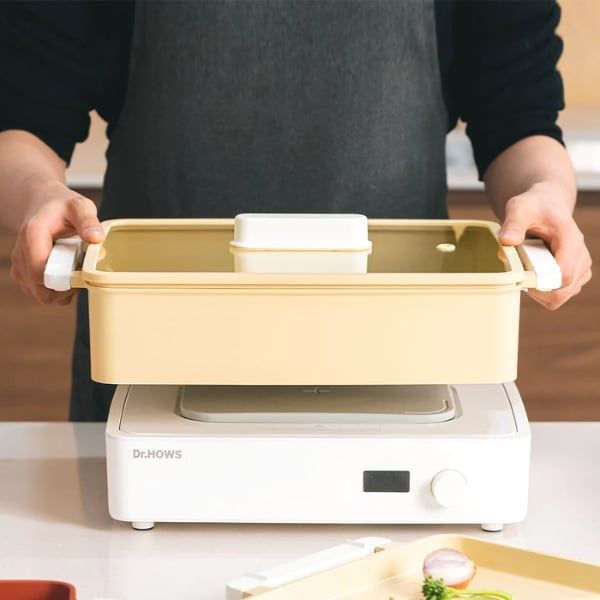 Bếp lẩu nướng đa năng Dr.Hows 3in1 bao gồm cả chảo và nồi, giúp bạn dễ dàng thực hiện mọi công việc nấu nướng, từ hấp, luộc đến chiên