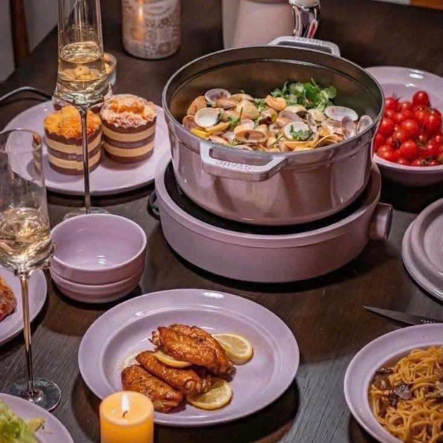 Bếp từ đơn Staub 2000W đường kính 26cm hoàn hảo cho bàn tiệc và các bữa ăn của bạn