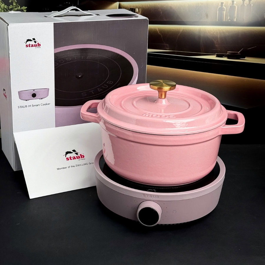 Bếp từ đơn Staub 2000W đường kính 26cm hoàn hảo cho bàn tiệc và các bữa ăn của bạn