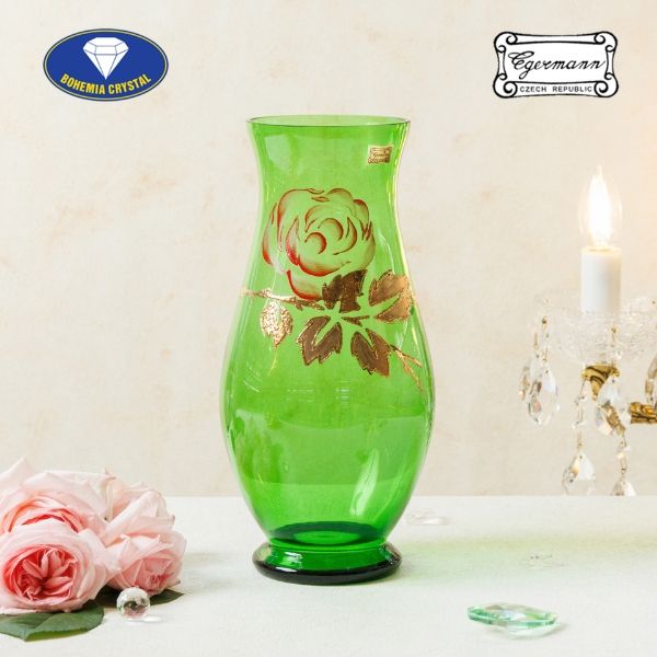 Bình hoa pha lê Egermann 30cm 8104 17520 mang phong cách cổ điển Châu Âu kết hợp với nét hiện đại, tạo nên một không gian sang trọng và thu hút.