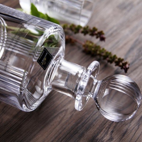 Bình lắc rượu Rogaska Fan Club 750ml là loại bình thở rượu Decanter giúp vang được thở và bung tỏa mùi hương đặc trưng của từng loại rượu