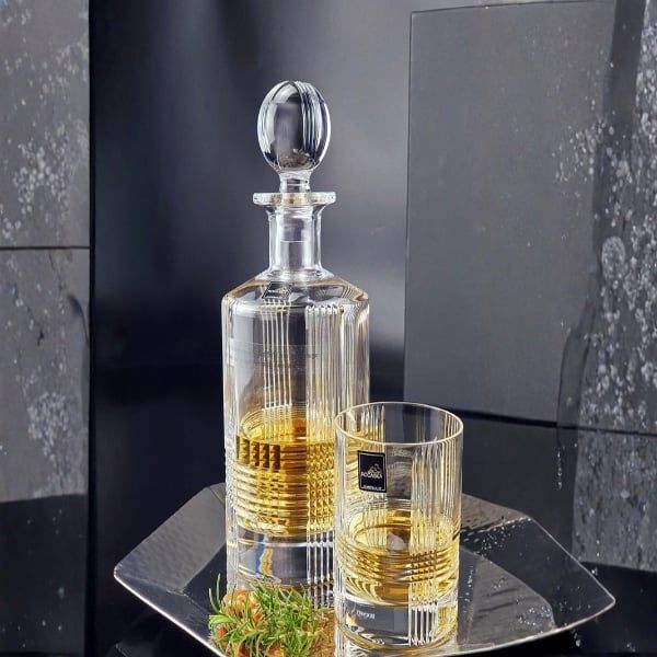 Bình lắc rượu Rogaska Fan Club 750ml là loại bình thở rượu Decanter giúp vang được thở và bung tỏa mùi hương đặc trưng của từng loại rượu