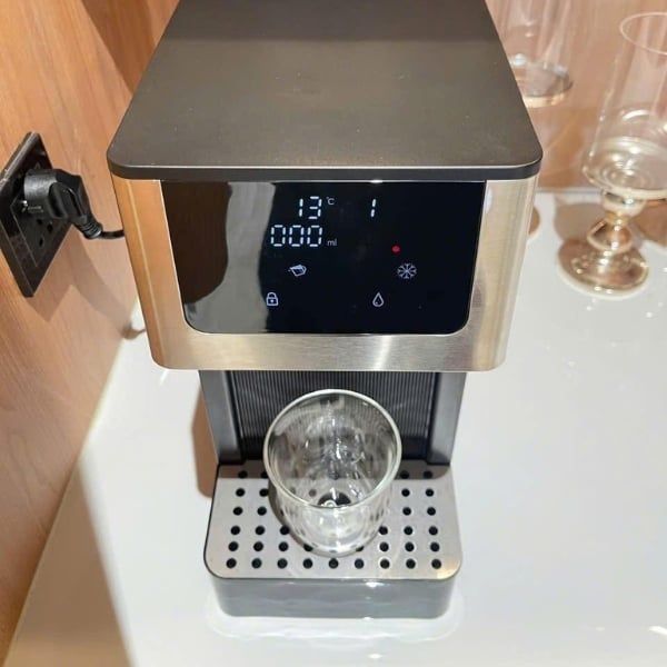 Bình thủy điện nóng lạnh Steiger STG 888 Công nghệ làm nóng tức thời giúp nước được đun nóng đến nhiệt độ mong muốn một cách đồng đều