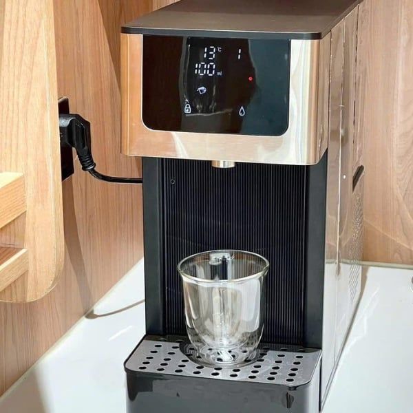 Bình thủy điện nóng lạnh Steiger STG 888 Công nghệ làm nóng tức thời giúp nước được đun nóng đến nhiệt độ mong muốn một cách đồng đều