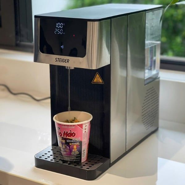 Bình thủy điện nóng lạnh Steiger STG 888 Công nghệ làm nóng tức thời giúp nước được đun nóng đến nhiệt độ mong muốn một cách đồng đều