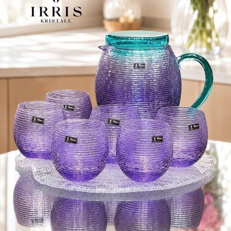 Bình thủy tinh Irris Volor 1.7L có nắp Đẹp theo từng góc nhìn – bắt sáng, chuyển sắc đầy mê hoặc.