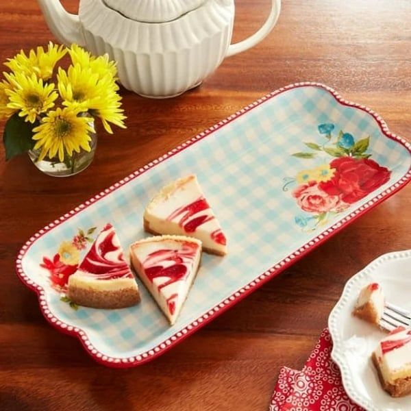 Bộ 3 đĩa phục vụ The Pioneer Woman Floral Medley có thiết kế hoa văn tuyệt đẹp.