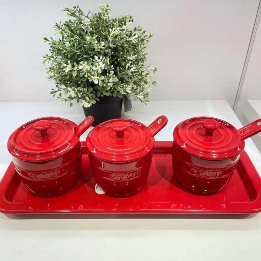 Bộ 3 hũ gia vị Staub 200ml kèm khay thìa Nghệ thuật lưu trữ STAUB, giúp việc lưu trữ trở nên thanh lịch
