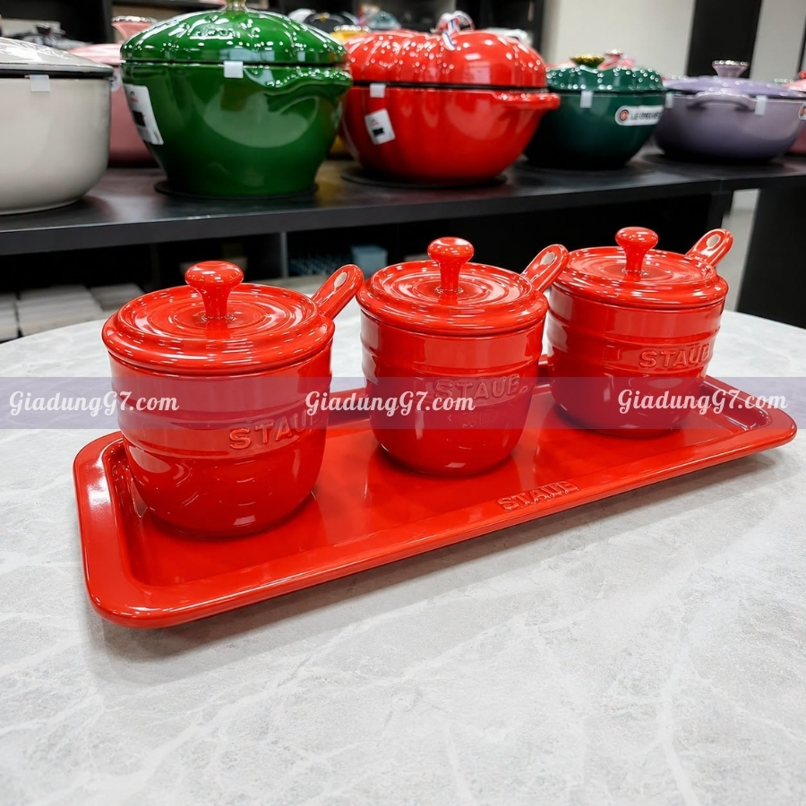 Bộ 3 hũ gia vị Staub 200ml kèm khay thìa Nghệ thuật lưu trữ STAUB, giúp việc lưu trữ trở nên thanh lịch