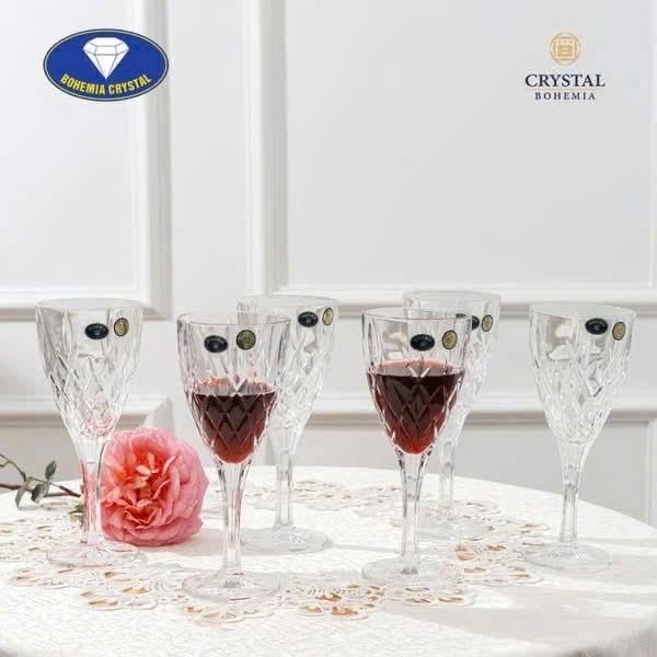 Bộ 6 ly pha lê vang đỏ Bohemia Brixton 320ml 12102 được thiết kế, mài giũa cực kì bắt mắt.
