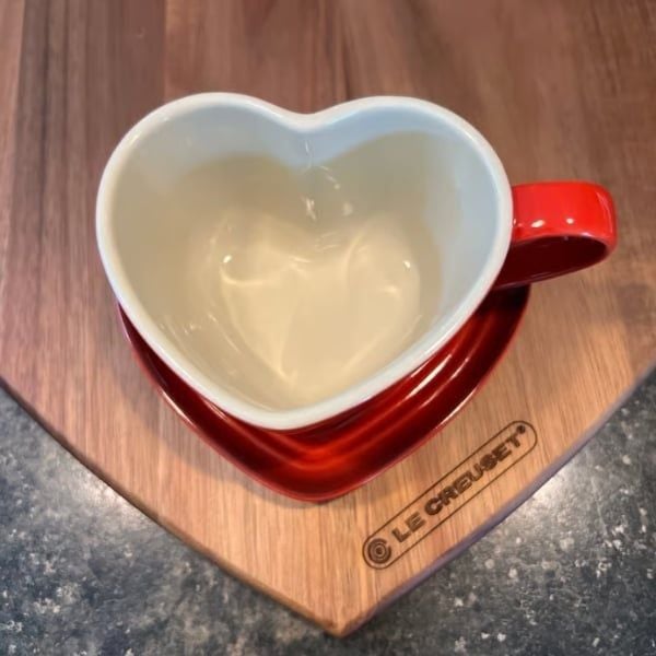 Bộ cốc kèm đĩa Le Creuset 220ml hình trái tim - Màu hồng/Đỏ