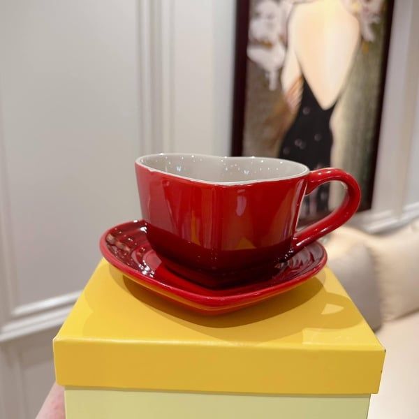 Bộ cốc kèm đĩa Le Creuset 220ml hình trái tim - Màu hồng/Đỏ