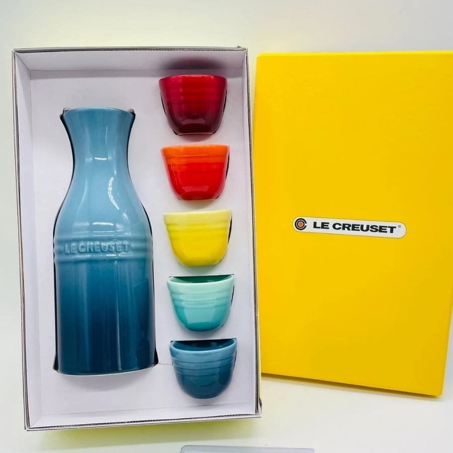 Le Creuset giới thiệu Bộ đựng rượu sake Le Creuset Ochoko cầu vồng với thiết kế đầy màu sắc và vui tươi