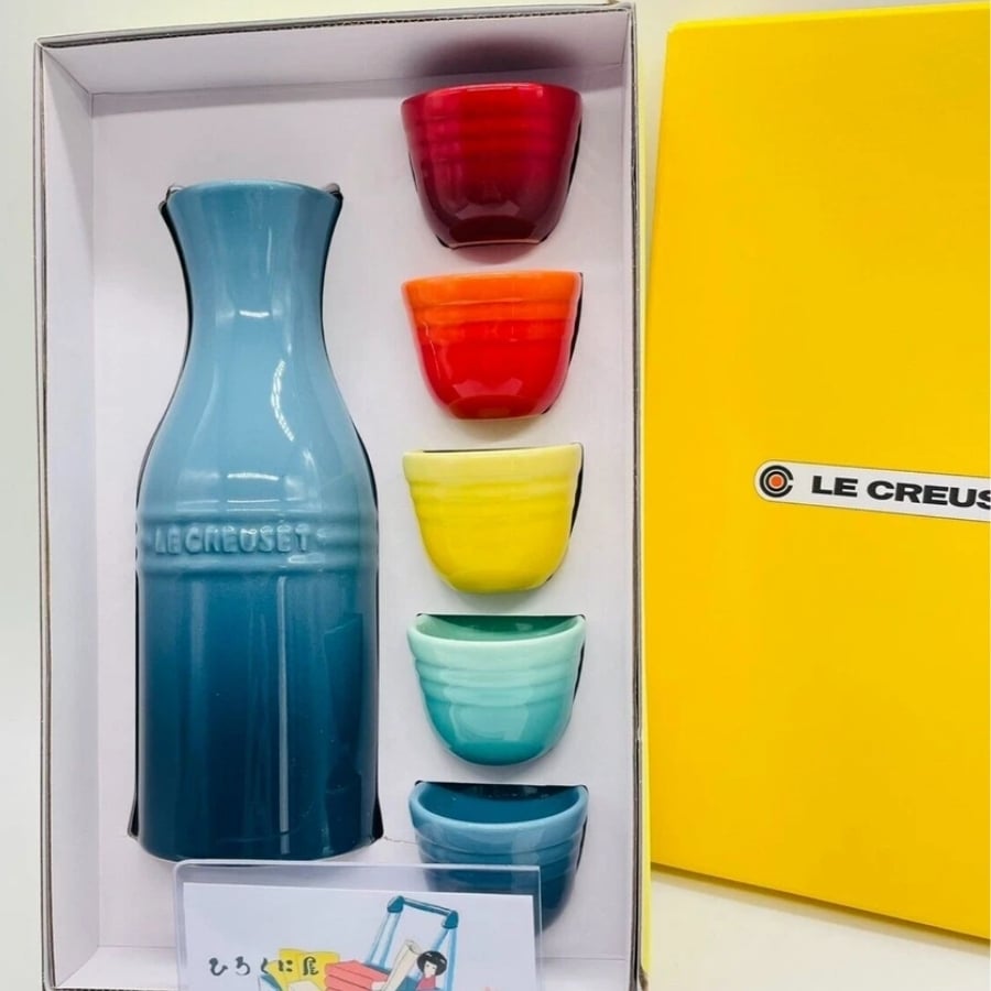 Le Creuset giới thiệu Bộ đựng rượu sake Le Creuset Ochoko cầu vồng với thiết kế đầy màu sắc và vui tươi