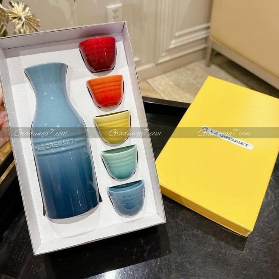 Le Creuset giới thiệu Bộ đựng rượu sake Le Creuset Ochoko cầu vồng với thiết kế đầy màu sắc và vui tươi
