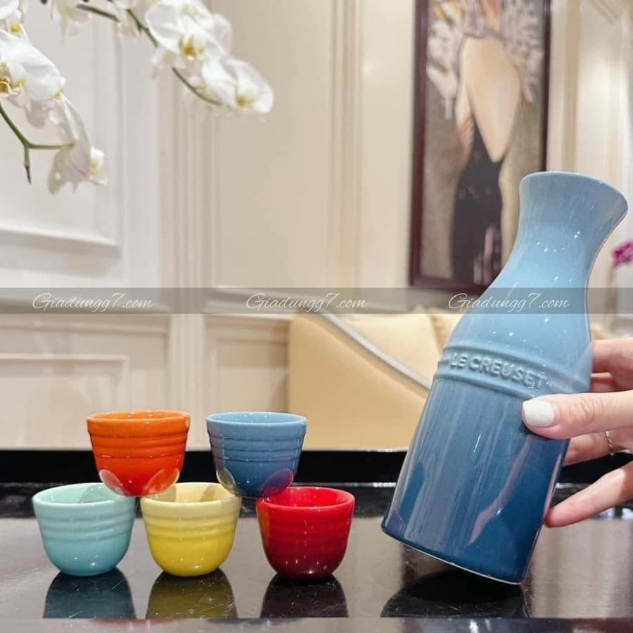 Le Creuset giới thiệu Bộ đựng rượu sake Le Creuset Ochoko cầu vồng với thiết kế đầy màu sắc và vui tươi