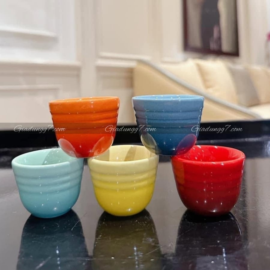 Le Creuset giới thiệu Bộ đựng rượu sake Le Creuset Ochoko cầu vồng với thiết kế đầy màu sắc và vui tươi