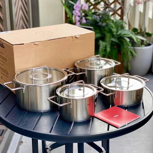 Bộ nồi Fissler Pure Collection 4 món với Đế cookstar được định vị hoàn hảo đảm bảo sự hấp thụ, phân phối và lưu trữ nhiệt tối ưu và do đó giúp tiết kiệm năng lượng