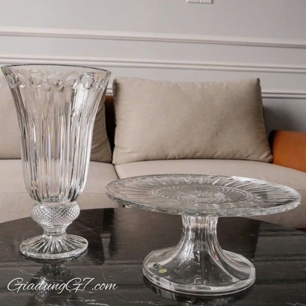 Chân bồng Bohemia Windsor 30.5cm chân cao từ bộ sưu tập Windsor, thuộc thương hiệu Bohemia Crystal, là một tác phẩm nghệ thuật tinh tế.