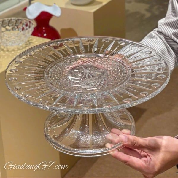 Chân bồng Bohemia Windsor 30.5cm chân cao từ bộ sưu tập Windsor, thuộc thương hiệu Bohemia Crystal, là một tác phẩm nghệ thuật tinh tế.