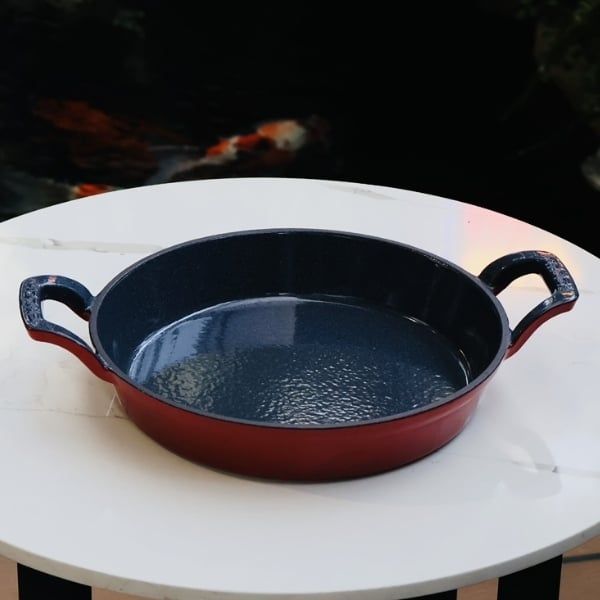 Chảo gang Gkoch size 24cm Gang đúc nguyên khối: Truyền nhiệt đều, giữ nhiệt lâu → món ăn chín kỹ, đậm đà