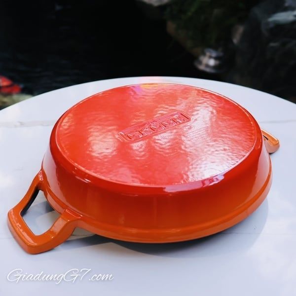 Chảo gang Gkoch size 24cm Gang đúc nguyên khối: Truyền nhiệt đều, giữ nhiệt lâu → món ăn chín kỹ, đậm đà