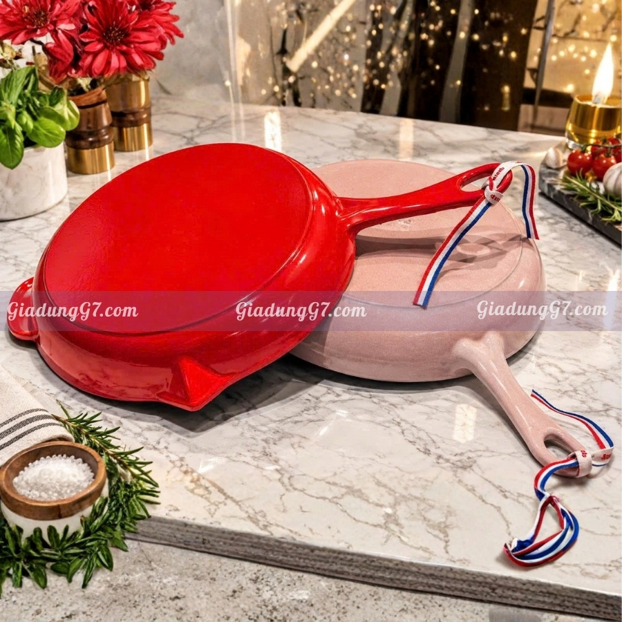Chảo gang Staub 26cm được cả đầu bếp chuyên nghiệp lẫn người nội trợ yêu thích nhờ tay nghề chế tác tinh xảo