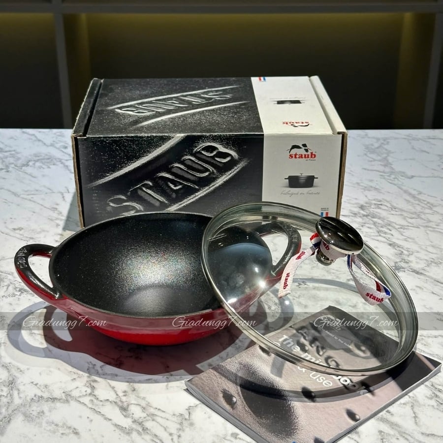 Chảo gang sâu lòng Staub Wok 16cm 0.65L Nắp thủy tinh