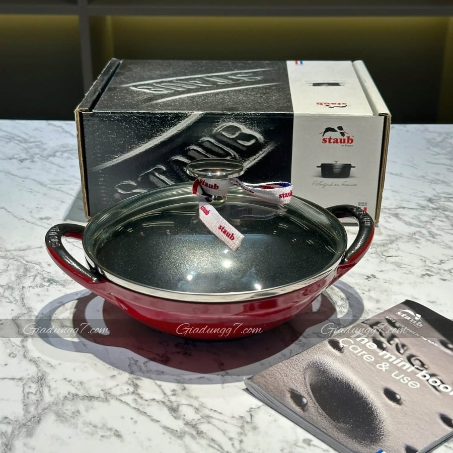 Chảo gang sâu lòng Staub Wok 16cm 0.65L Nắp thủy tinh