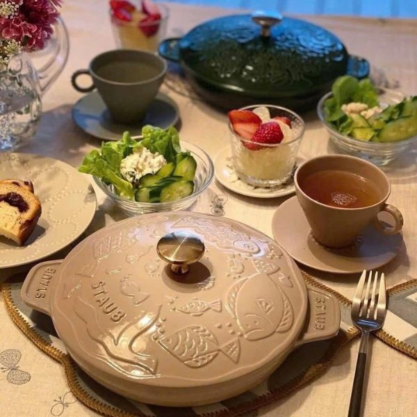 Chảo gang tròn Staub Ocean 20cm 0.75L cho phép bạn tận hưởng trọn vẹn lợi ích và hương vị của phương pháp nấu ăn không cần nước