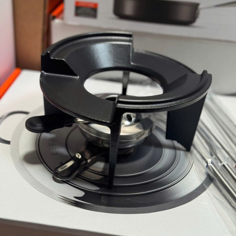 Đế gang kèm 6 xiên inox Fondue STAUB – Phụ kiện giữ nhiệt tiện dụng cho mọi bữa ăn
