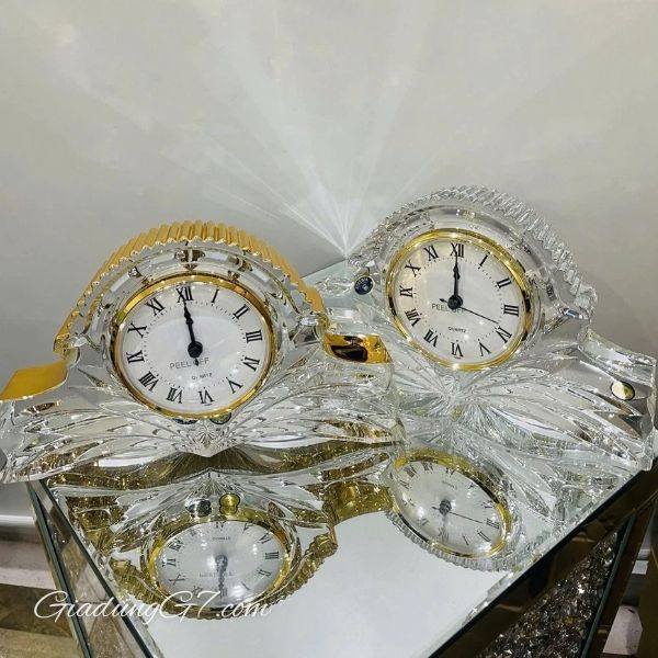 Đồng hồ Bohemia pha lê để bàn sản xuất tại Đài Loan đảm bảo tính chính xác tuyệt đối cho chiếc đồng hồ